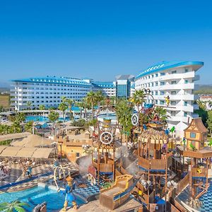Crystal Admiral Resort Suites y Spa